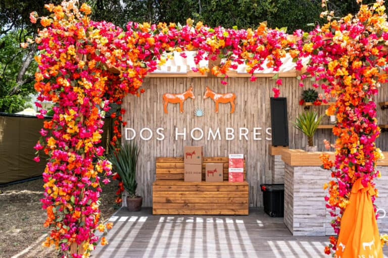 dos hombres rose day activation